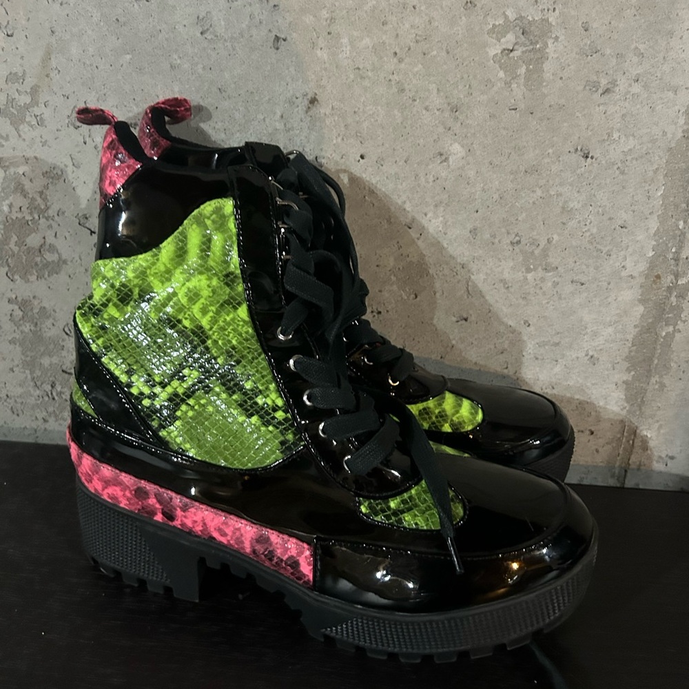 Stylish Women's Black and Green Boots